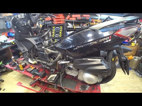 Видео: Sym Joymax 300 abs. 2014 год. 35000 пробег.