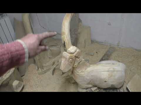 Видео: Рога без копыт, Пилим козла для декора, козел из дерева бензопилой