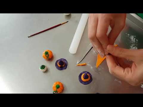 Видео: Капкейки Красный бархат с оформлением на Хэллоуин