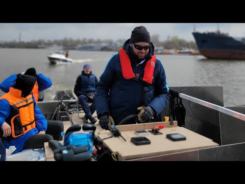 Видео: Авиатор 10 катамаран. Универсальный игрок