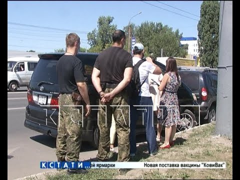 Видео: Автомобили с армянскими номерами силой и хитростью изымают на нижегородских дорогах