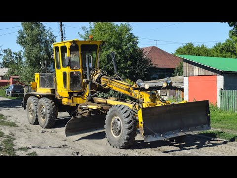 Видео: Грейдер ДЗ-180. Звук А-01. Планировка грунтовой улицы.