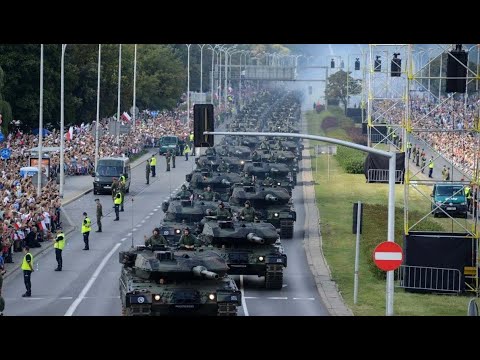 Видео: Найбільший військовий парад в історії Польщі.Poland celebrates Armed Forces Day with military parade