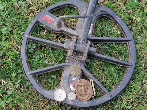 Видео: Съботно търсене с Equinox 800 (Златен пръстен и сребърни монетки )