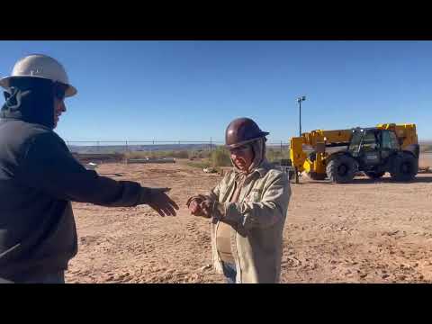 Видео: Муж и Жена сварщики из Племени Навахо-легко варят нерж трубы ТИГом всего за 40$ в час! Легко!