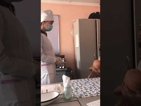 Видео: Құрысып-тырысу кезіндегі шұғылкөмек көрсету алгоритмі