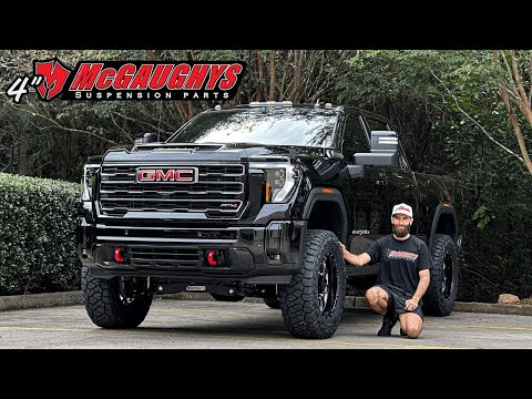 Видео: От незаметного к незабываемому: GMC Sierra 2500 AT4 2025 года | 4-дюймовый подъемник McGaughys и ...