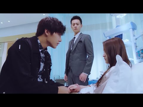 Видео: Гендиректор требует ответа от Золушки, как снаружи раздаётся: "Она моя девушка!"