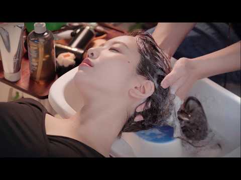 Видео: ASMR Освежающий шампунь и массаж кожи головы + уход за волосами | Head massage and Shampoo + combing