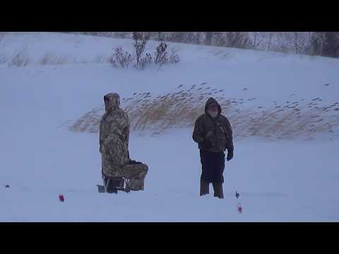 Видео: Рыбалка на  Водохранилище Зимняя рыбалка по льду
