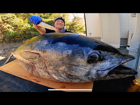 Видео: 500 000 подписчиков! Я купил выращенного на ферме синего тунца весом 50 кг и разобрал его.