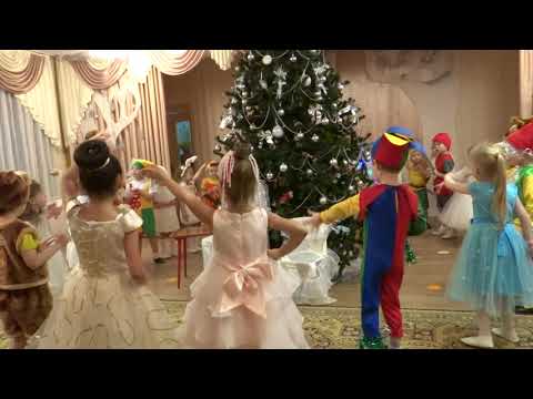 Видео: Начинаем хоровод, автор Л. Некрасова /Вход на Новогодний утренник/средняя группа