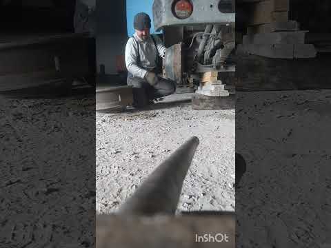 Видео: Биение руля, тряска кабины Газ 3307. причина ступицы бракованные.