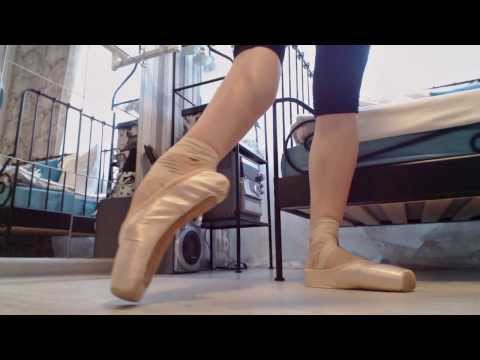 Видео: Как разработать ПОДЪЕМ? How to improve your arches - BALLET tutorial + eng subs