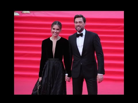 Видео: Агата Муцениеце выходит в свет с новым бойфрендом. Открытие ММКФ 2024 и другие тусовки.