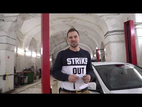 Видео: Mercedes C180  W204 2013. Как поменять  колодки,диски, а также фильтры