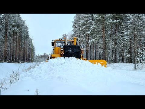 Видео: ТРАКТОР КИРОВЕЦ. К 700 А. ТРАКТОР ЧИСТИТ СНЕГ