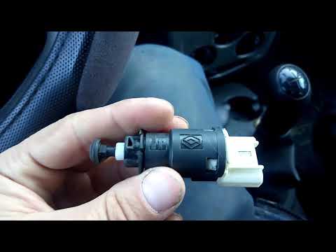 Видео: Рено Логан. Концевик-выключатель стоп-сигнала, замена