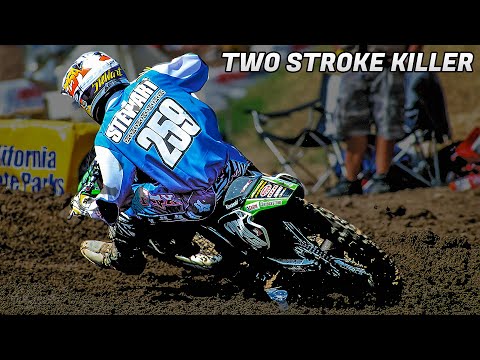 Видео: Когда Джеймс Стюарт гонялся в классе 125 куб. см против гонщиков в классе 250 куб. см