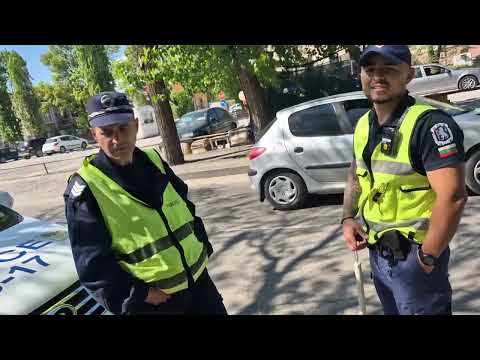 Видео: Пореден полицейски произвол! Полицаи газят закона и си превишават правата!