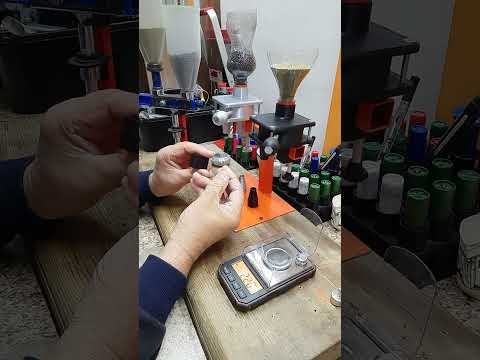 Видео: Дозаторы дроби и пороха. Точность навески очень точная и пороха и дроби