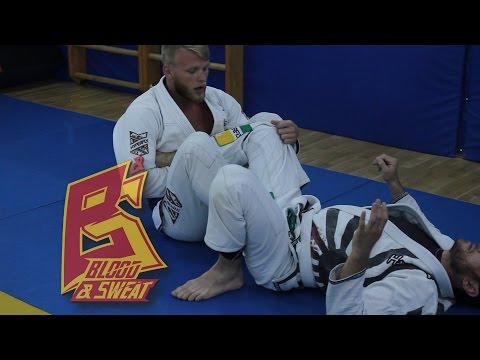 Видео: Ущемление ахилла с эффектом скрутки пятки. Дзюдо и грэпплинг. Ahilles lock & heel twist.