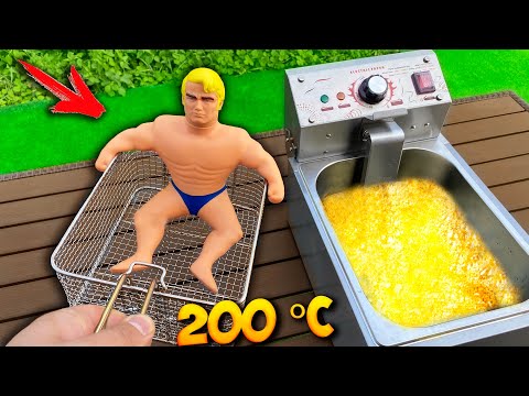 Видео: ЧТО ЕСЛИ СУНУТЬ STRETCH ARMSTRONG во ФРИТЮР ..?!