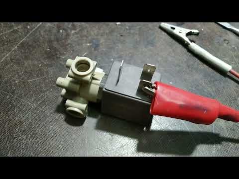 Видео: Polaris PACM2055 кофе в поддон, пар из поддона при капучино. Простое решение.