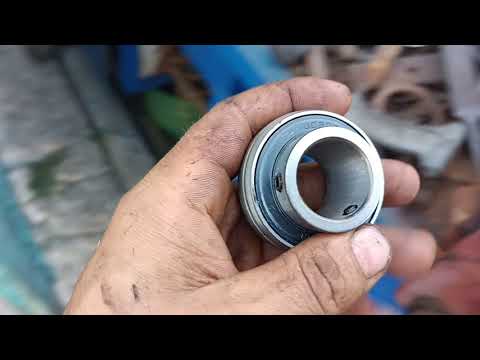 Видео: Заміна підчипників решетного стану комбайна  Massey Ferguson 186 Частина  2