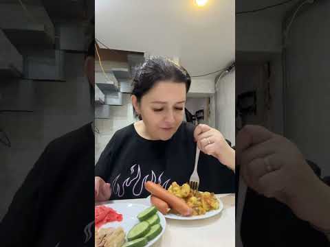 Видео: МУКБАНГ КАРТОШКК ЖАРЕНАЯ С СОСИСКАМИ #mukbang #food #funny