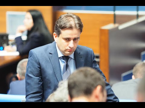 Видео: Божанов: Пеевски е карикатурен олигарх, който си играе с държавата като дете с чуплива играчка