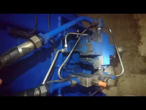 Видео: Автокран Галичанин КС-65713-1. Первая замена масла в лебёдке и поворотном механизме.