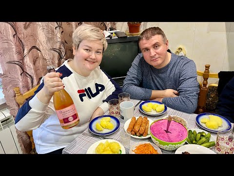 Видео: Мукбанг ОБОЖРАЛИСЬ от пуза 🤤Наташа устроила ГРАНДИОЗНОЕ ЗАСТОЛЬЕ🍾ОБМЫЛИ с родными права Вована