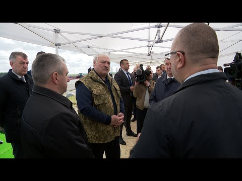 Видео: Лукашенко: У тебя гусеница там? Ну вот! В каждом хозяйстве должен быть! // Ветковский район