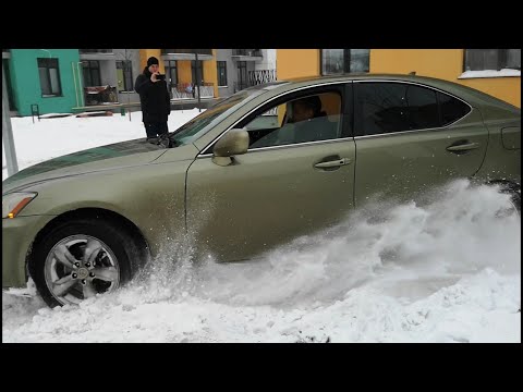 Видео: Пытаемся засадить Lexus is250.Работа полного привода Lexus