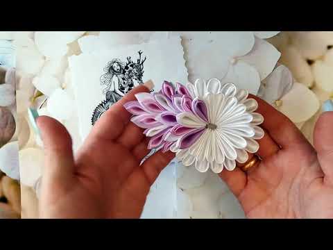 Видео: Заколка цветок КАНЗАШИ МАСТЕР-КЛАСС, БРОШЬ КАНЗАШИ, ЦВЕТЫ КАНЗАШИ, цветок из ленты 5 см.