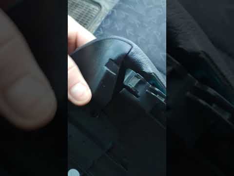 Видео: Замена лампочек в приборной доске Мерседес a170cdi w168 (рестайлинг) часть 1