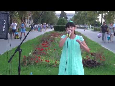 Видео: 2016.08.22. "Мама" - Диана Анкудинова / Набережная г. Самары