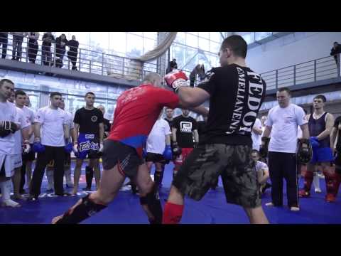 Видео: Федор Емельяненко, перемещение и дистанция в ударной технике. Striking seminar by Fedor Emelianenko
