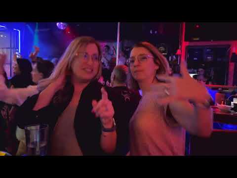 Видео: Кавер, Девушки бывают разные