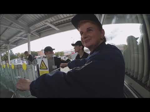 Видео: Зеленоград. Крюково. Куча терпил беспрекословно подчиняются вахтёрам РЖД.