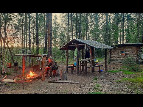 Видео: Третий день в тайге. Рыба клюёт на каждый заброс!!! Рыбный суп на костре.