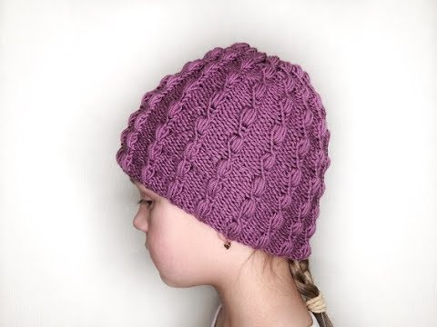 Видео: ЗИМНЯЯ ЖЕНСКАЯ ШАПКА СПИЦАМИ С КРАСИВЫМ УЗОРОМ