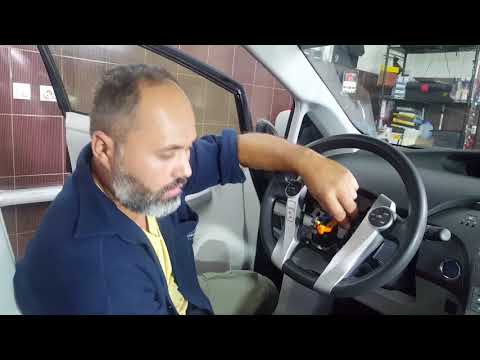 Видео: Как снять руль на Toyota Prius  hybrid system