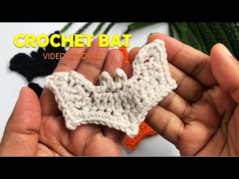 Видео: Как связать крючком летучую мышь на Хэллоуин | Простой урок по вязанию крючком узора летучей мыши