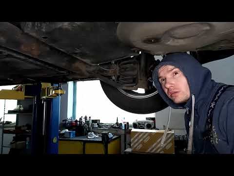 Видео: Замена тросика ручника Golf 4 / Wymiana linki ręcznego