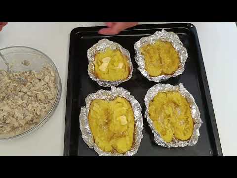 Видео: «Никто не откажется! 😋» Фаршированный картофель с грибами и курицей (картофельные лодочки)