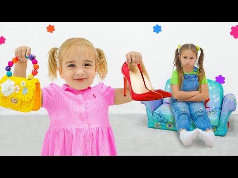 Видео: Алиса и Николь хотят одинаковые платье.