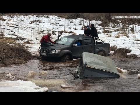 Видео: Утопили УАЗ, вытаскивает ГАЗ 66, Jeep, НИВА