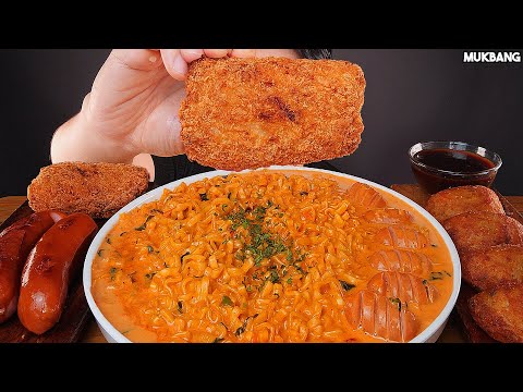 Видео: острая кремовая лапша и колбаса SPICY CREAM NOODLES SAUSAGE CHEESE CUTLET EATING ASMR MUKBANG